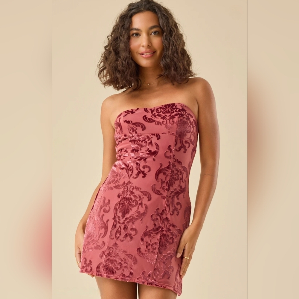 Strapless Floral Velvet-Texture Midi Dress in Burgundy Size Small